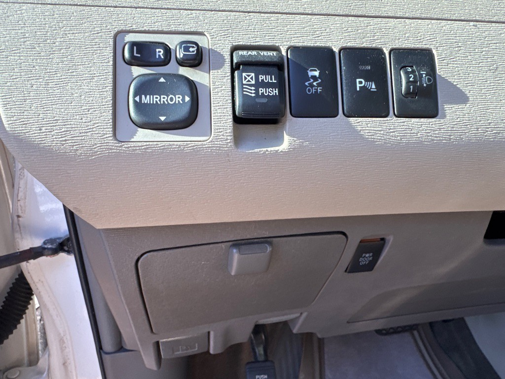 2012 Toyota Sienna Image 22