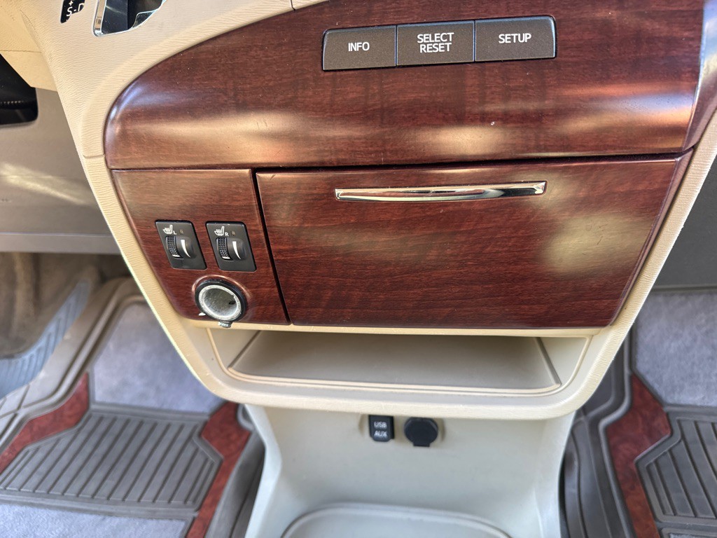 2012 Toyota Sienna Image 28