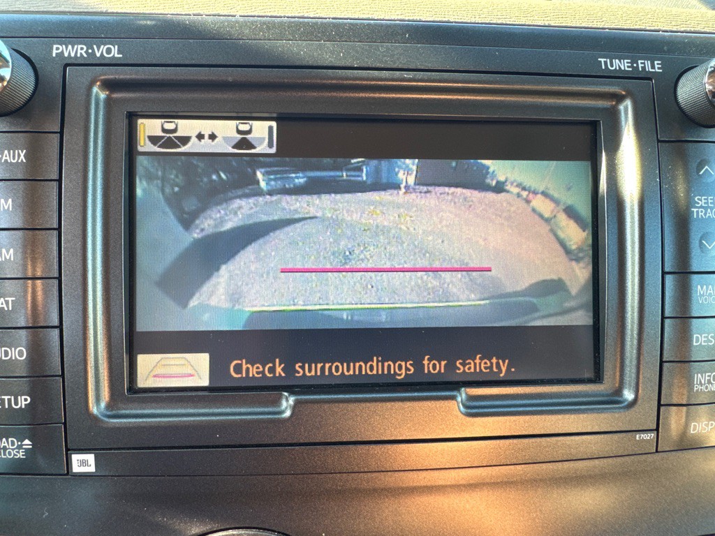 2012 Toyota Sienna Image 30