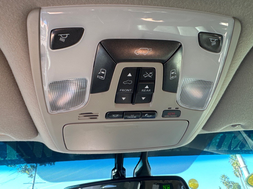 2012 Toyota Sienna Image 31