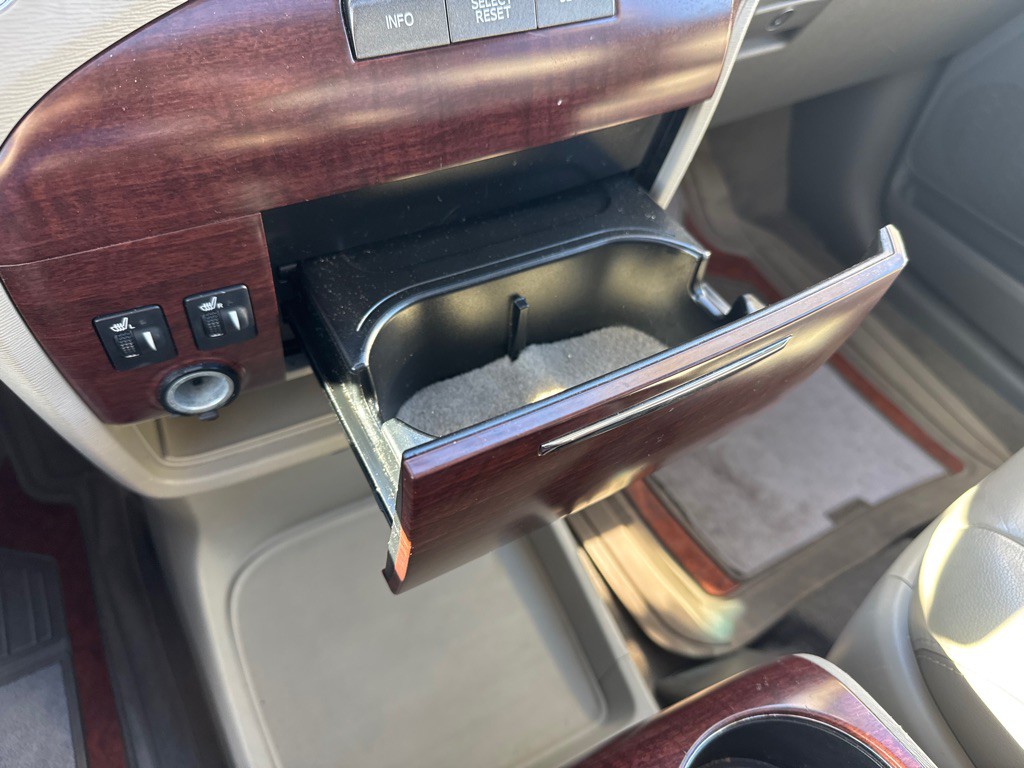 2012 Toyota Sienna Image 35