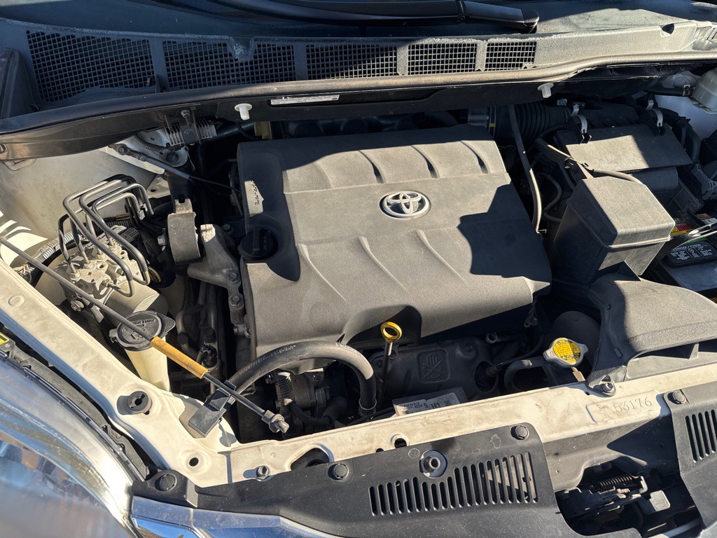 2012 Toyota Sienna Image 38