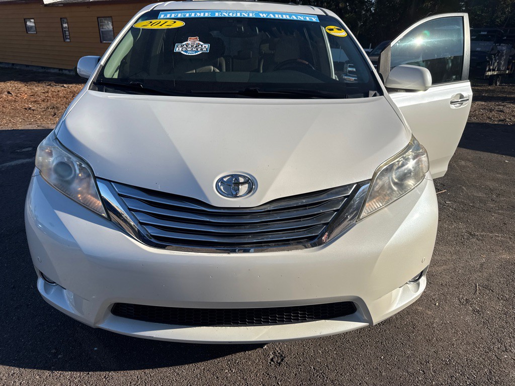 2012 Toyota Sienna Image 39