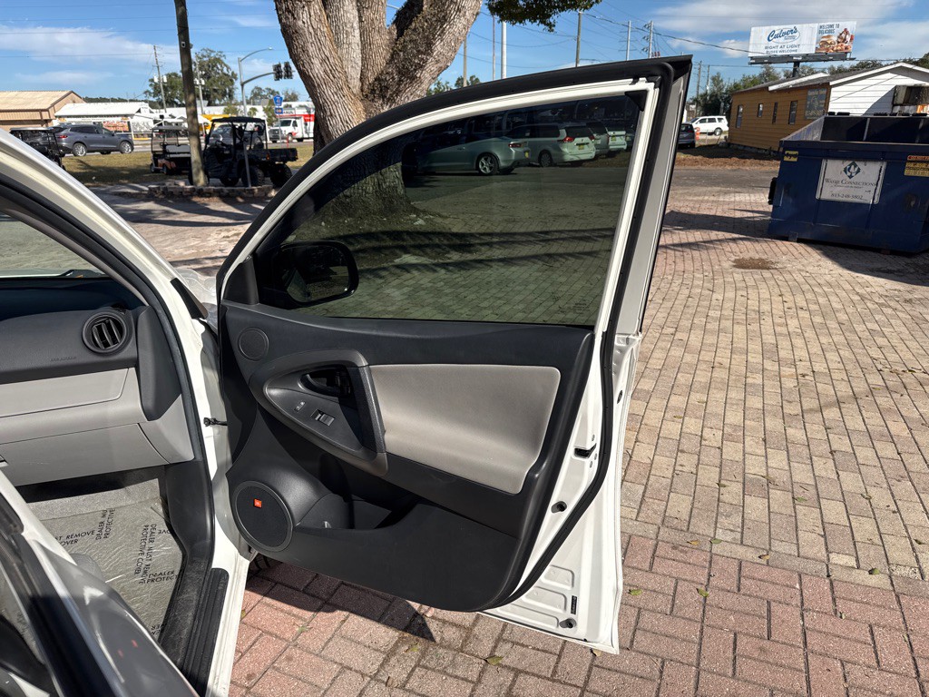 2011 Toyota Rav4 Image 13