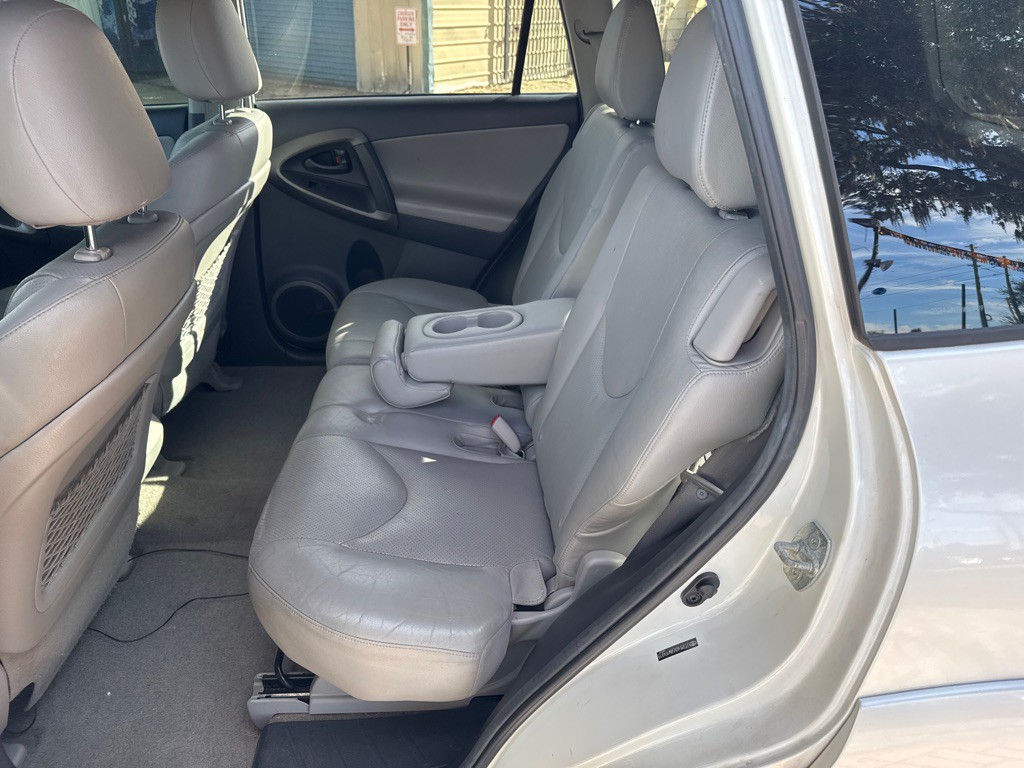 2011 Toyota Rav4 Image 16