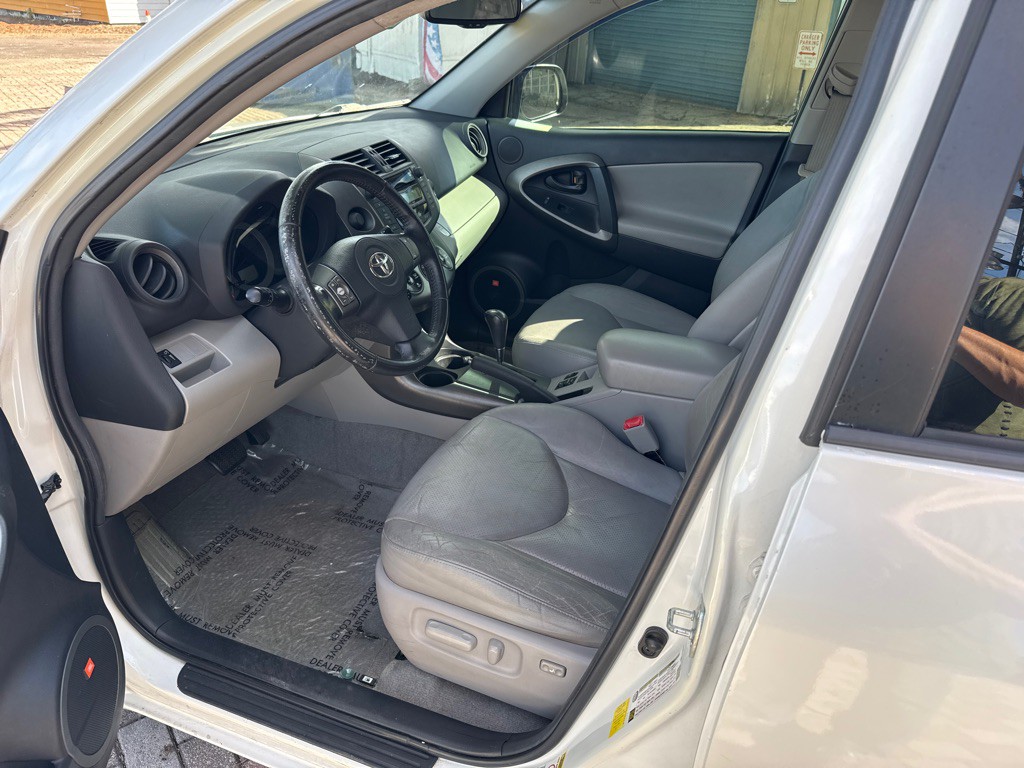 2011 Toyota Rav4 Image 17