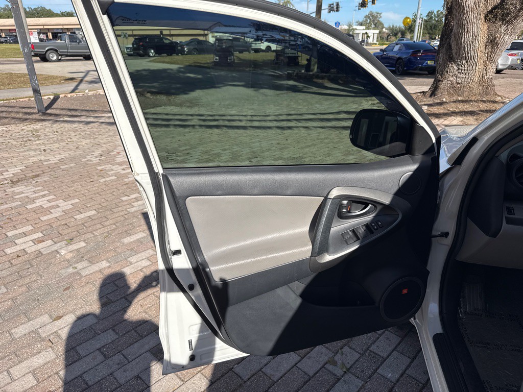 2011 Toyota Rav4 Image 18