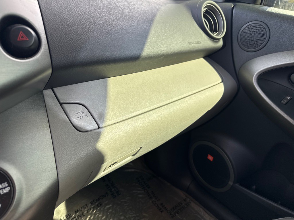 2011 Toyota Rav4 Image 28