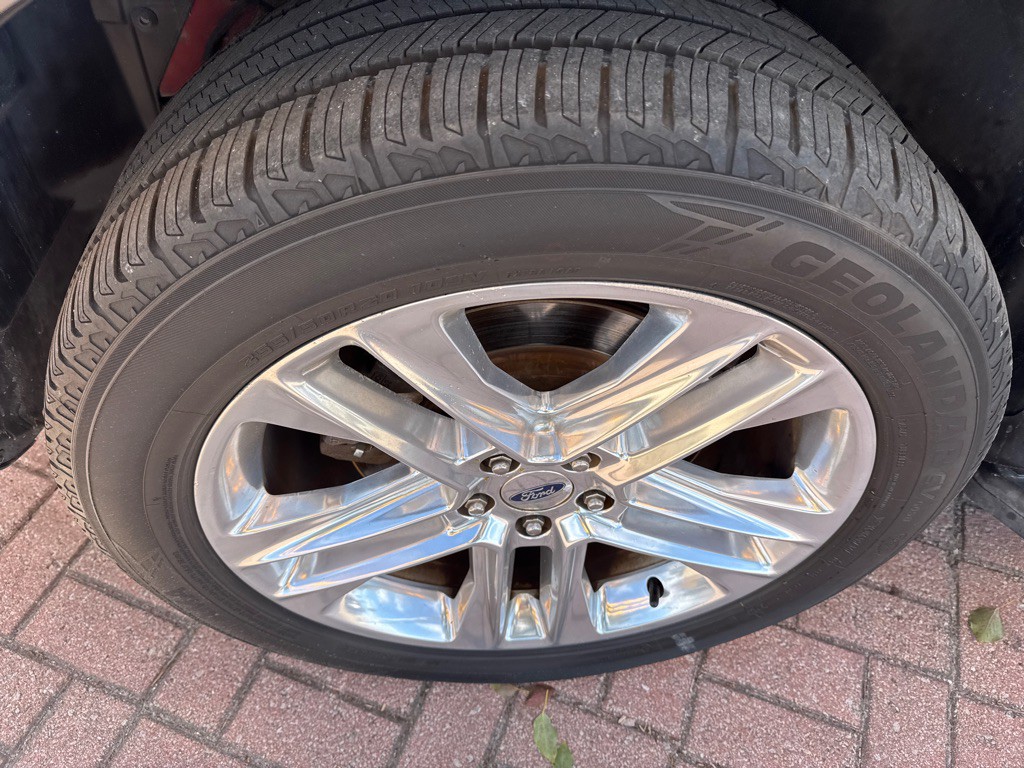 2017 Ford Explorer Image 8