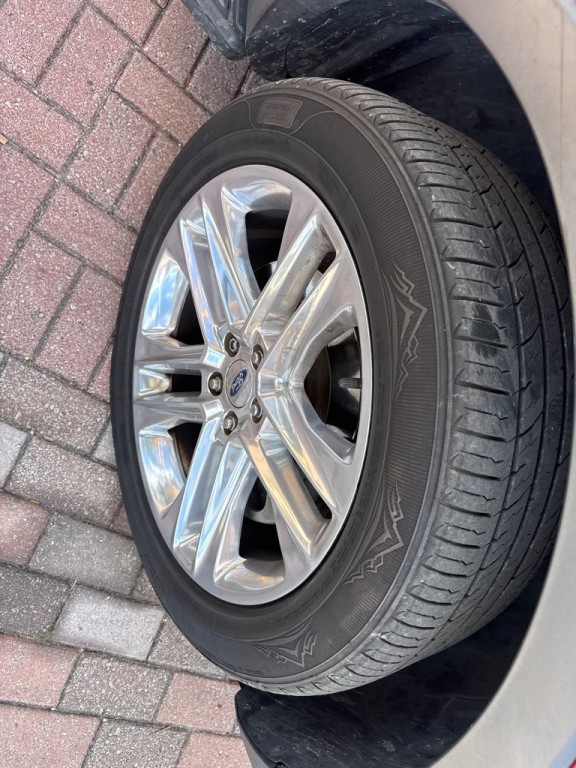 2017 Ford Explorer Image 9