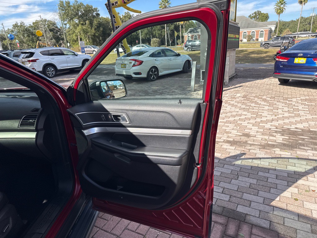 2017 Ford Explorer Image 13