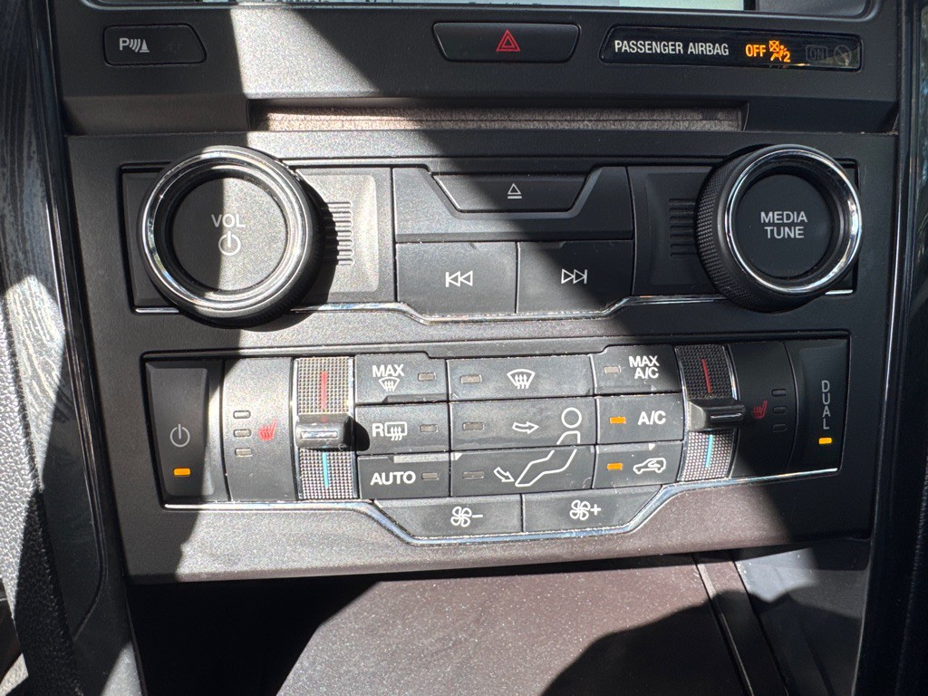 2017 Ford Explorer Image 28