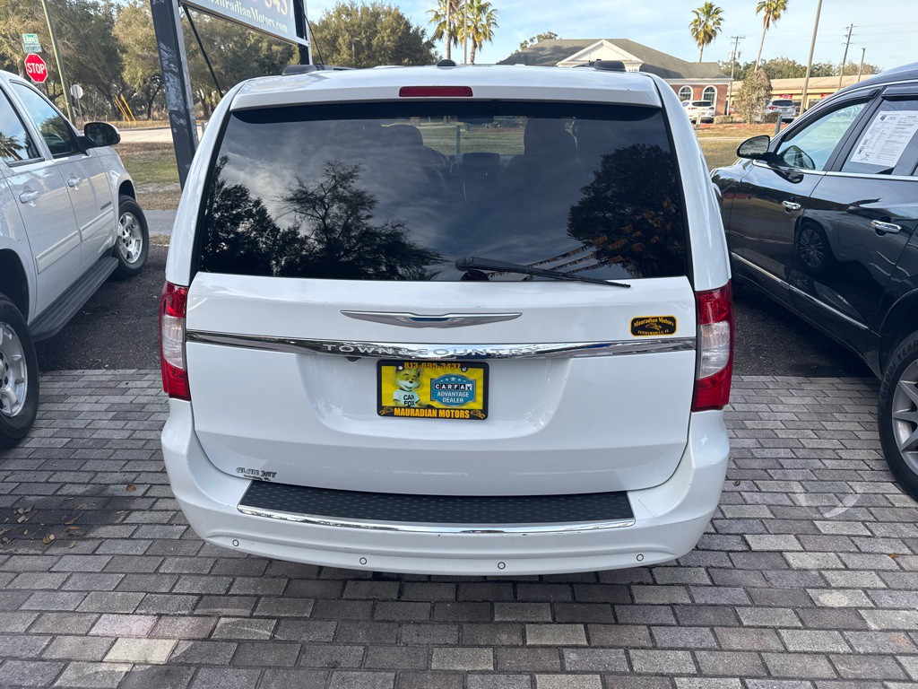 2016 Chrysler Town & Country Image 5