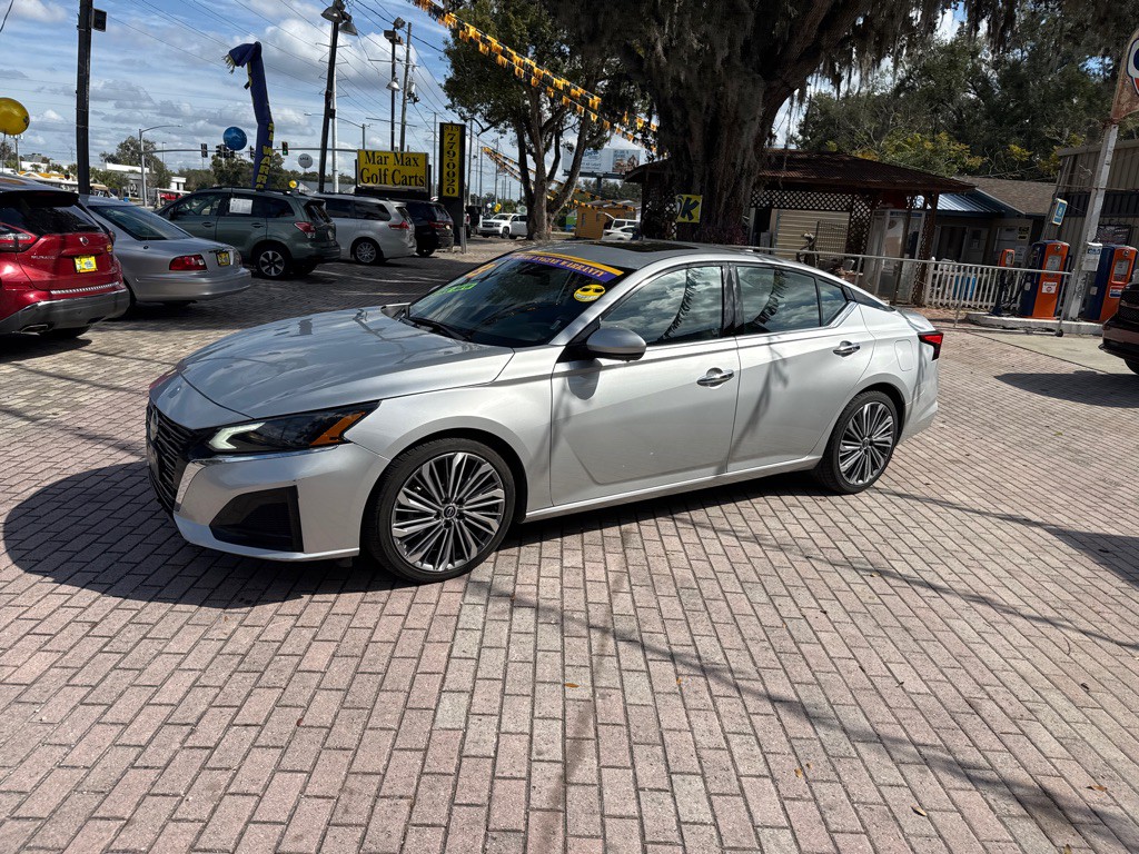 2023 Nissan Altima Image 4