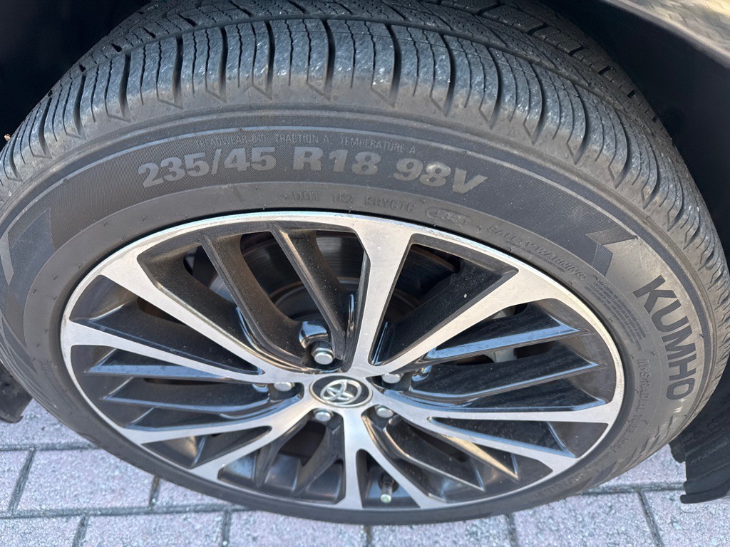 2018 Toyota Camry Image 10