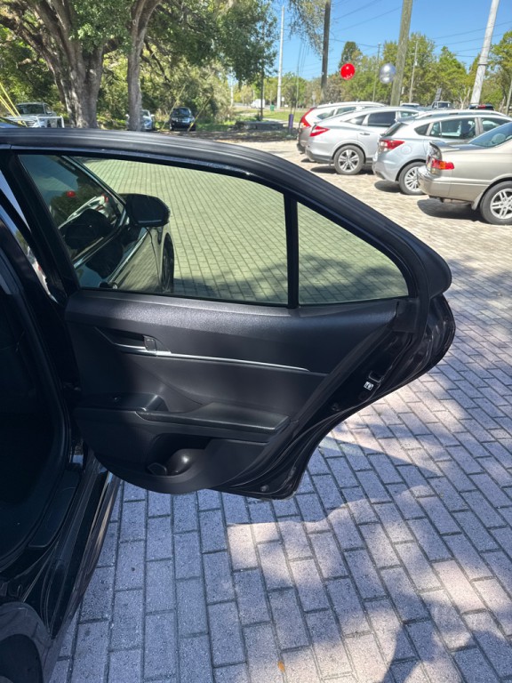 2018 Toyota Camry Image 18