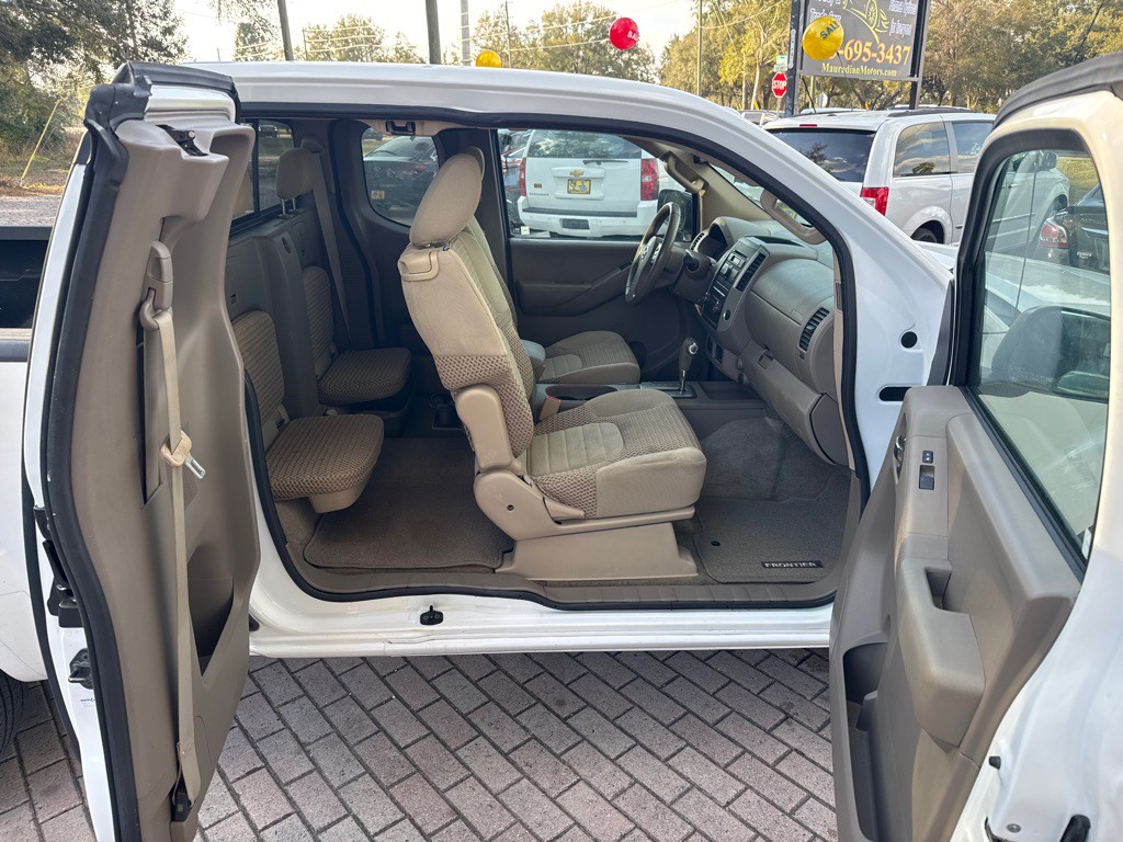 2012 Nissan Frontier Image 13