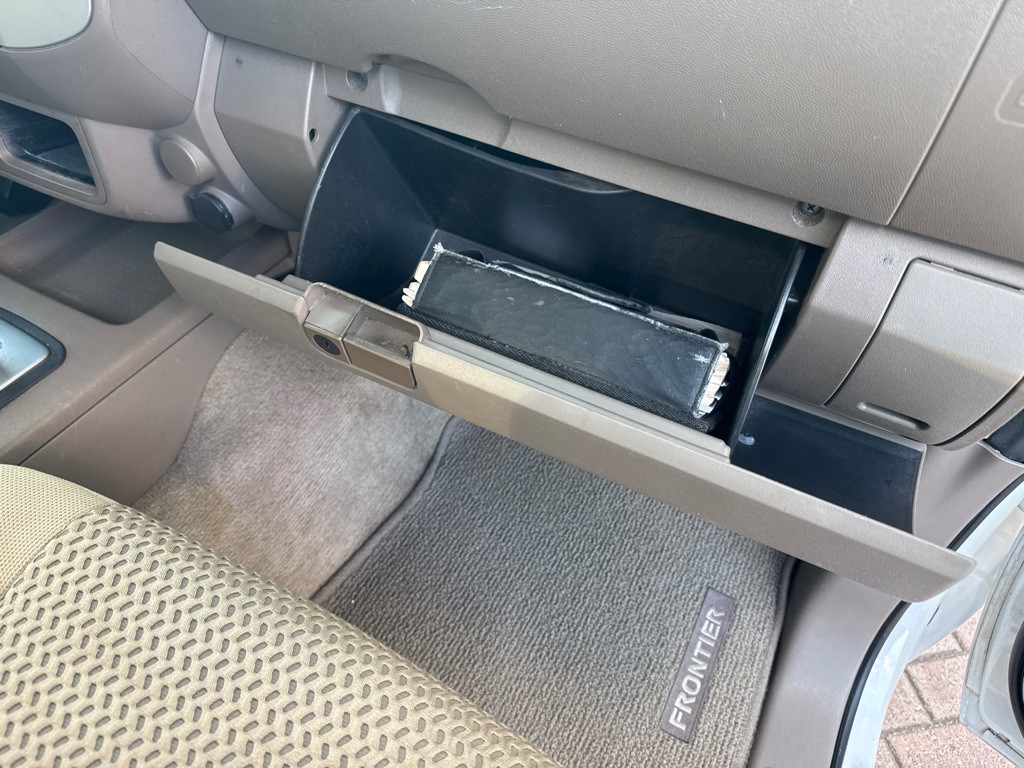 2012 Nissan Frontier Image 17