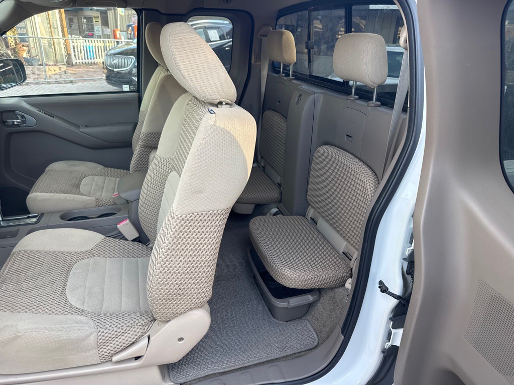 2012 Nissan Frontier Image 22