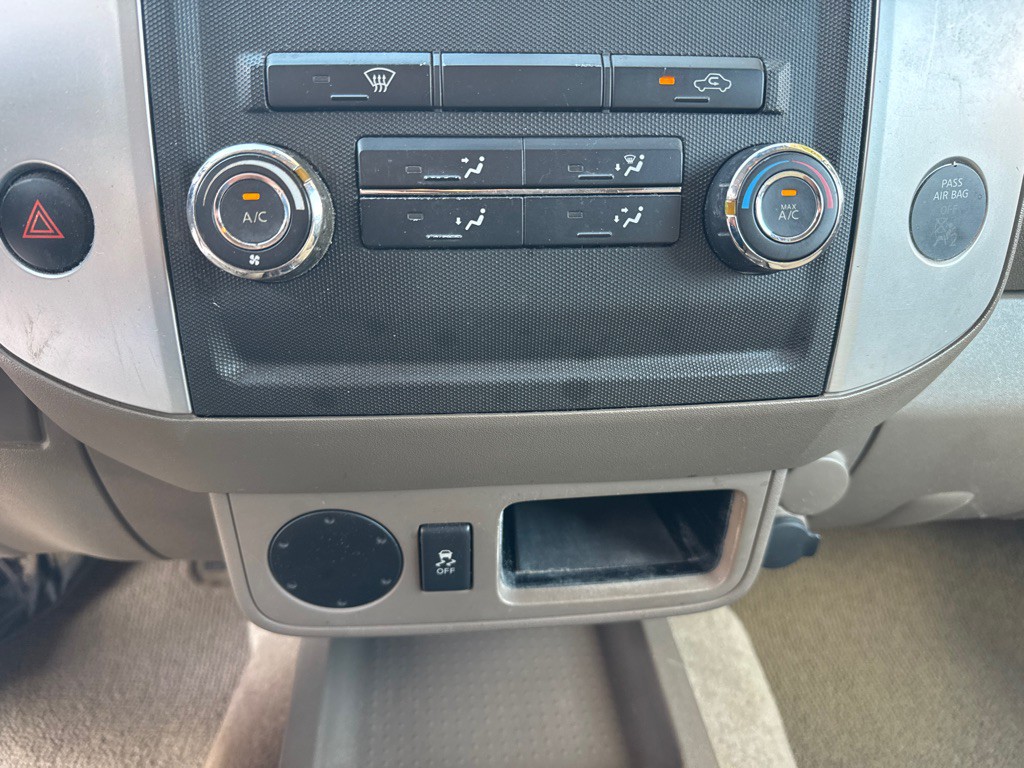 2012 Nissan Frontier Image 24