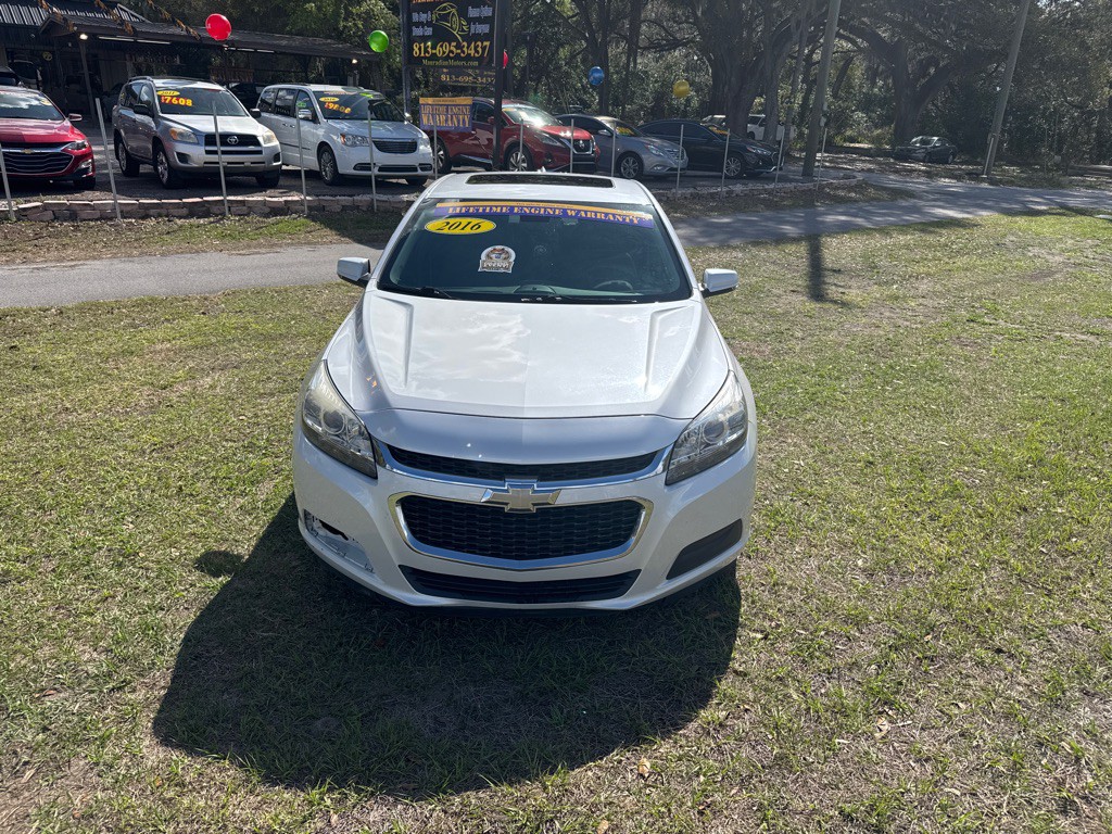 2016 Chevrolet Malibu Image 2