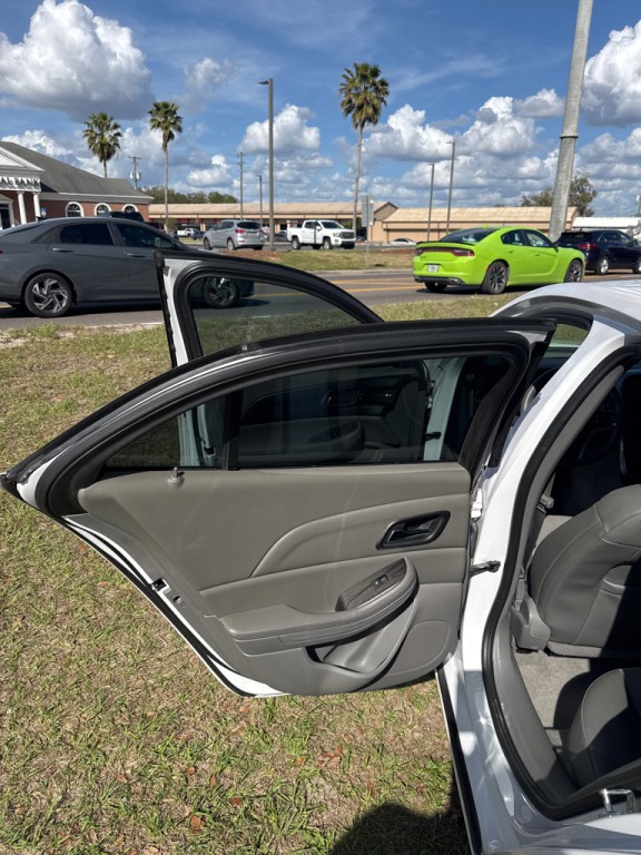 2016 Chevrolet Malibu Image 17