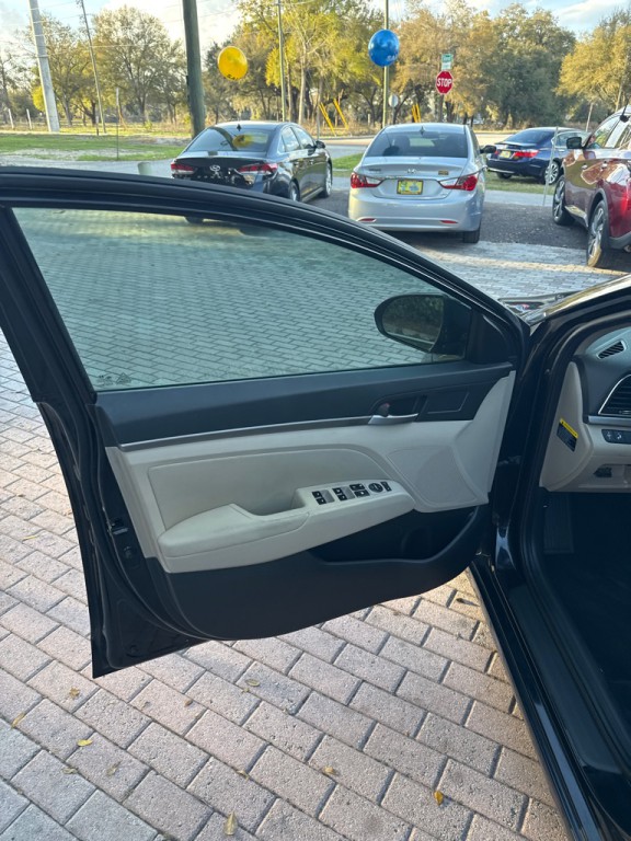 2018 Hyundai Elantra Image 14