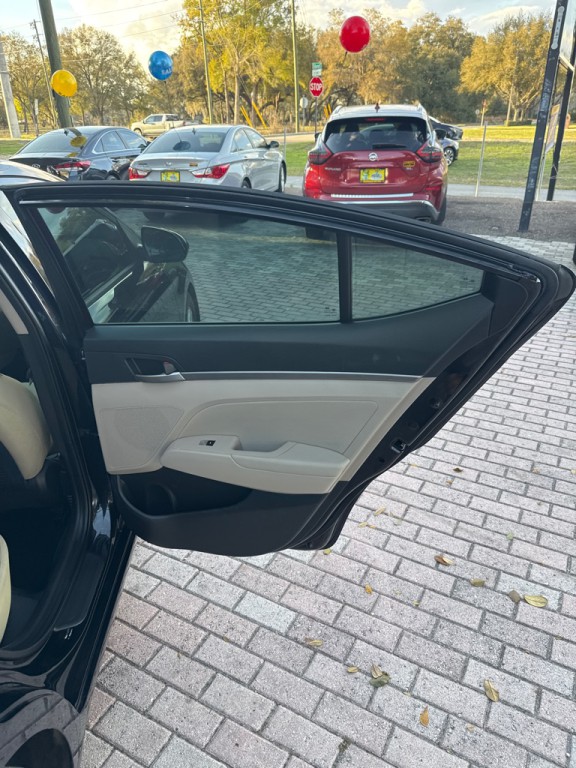 2018 Hyundai Elantra Image 15