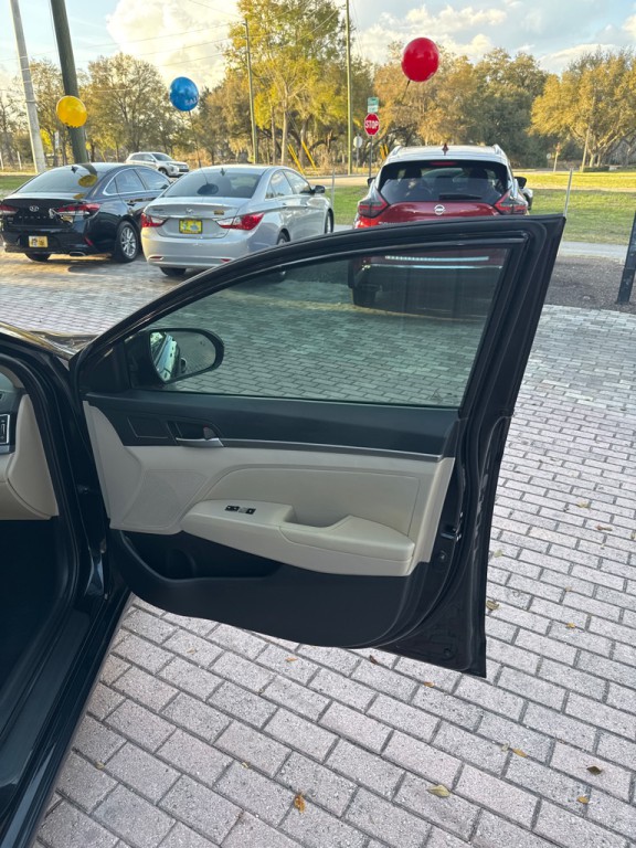 2018 Hyundai Elantra Image 16