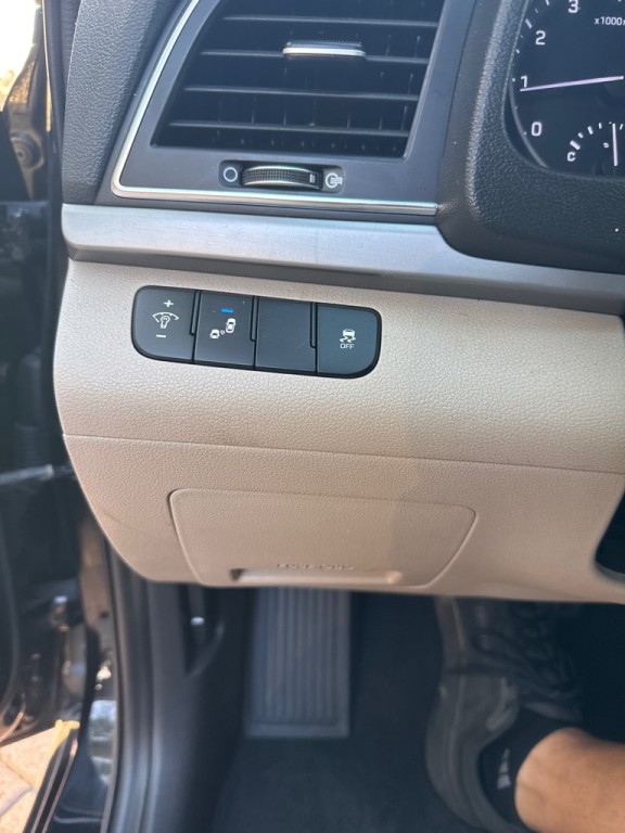 2018 Hyundai Elantra Image 30