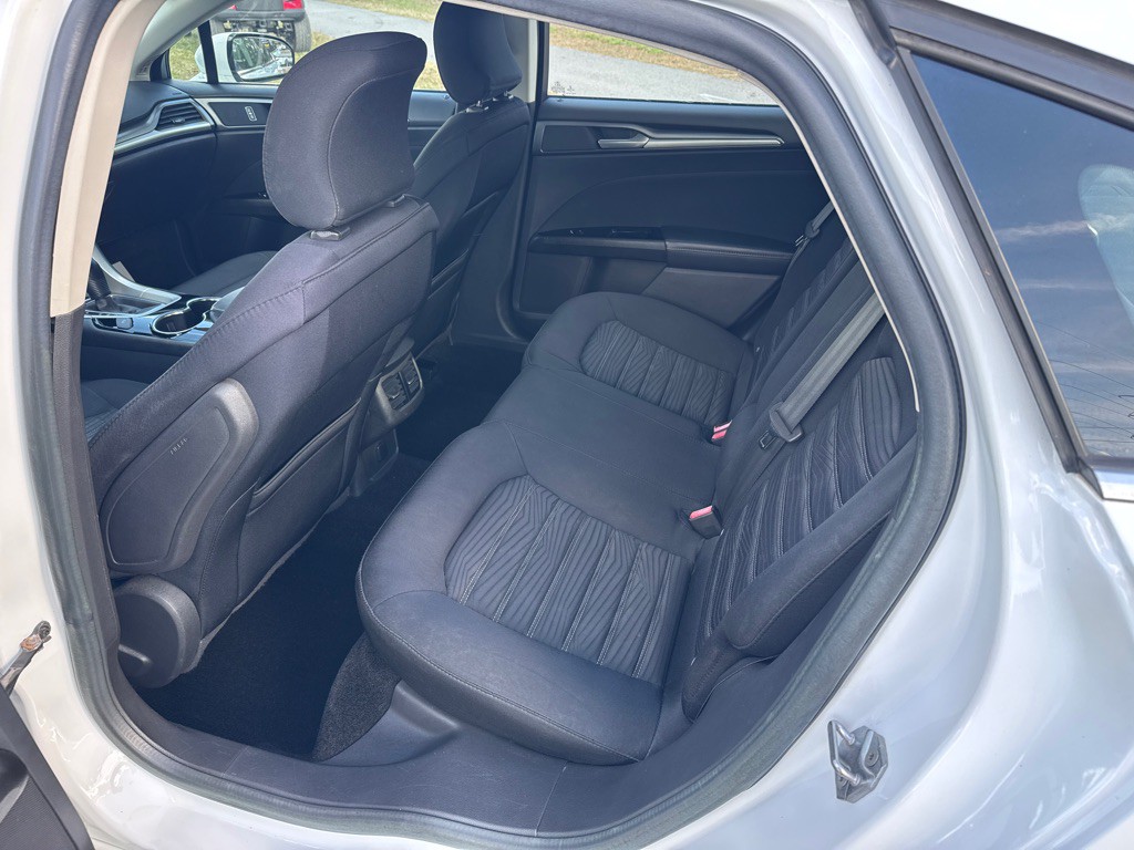 2016 Ford Fusion Image 12