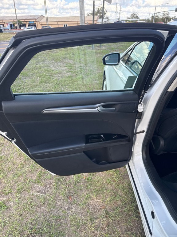 2016 Ford Fusion Image 13