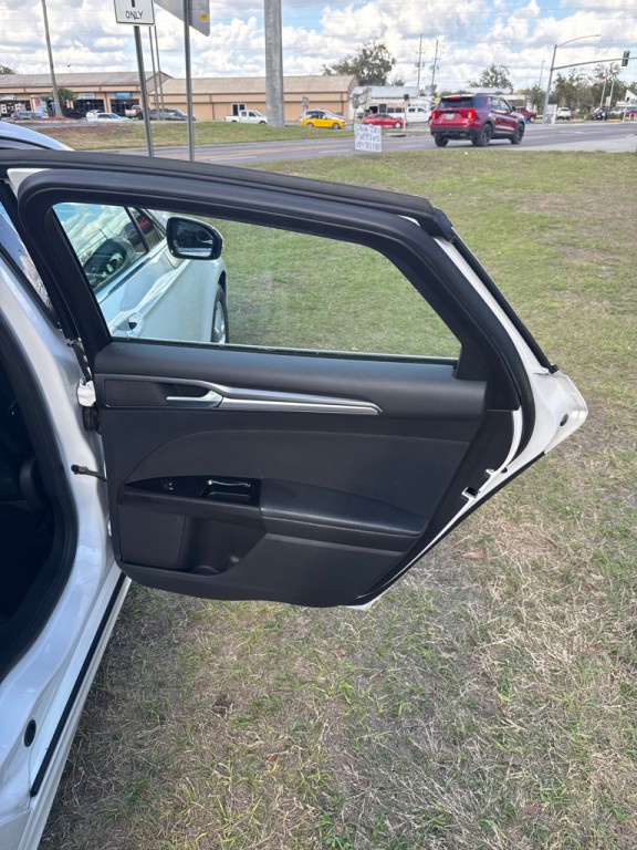 2016 Ford Fusion Image 16