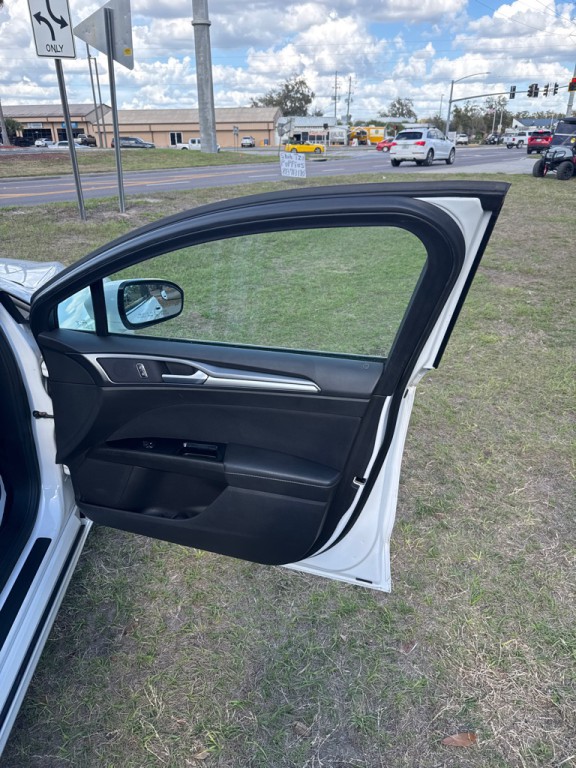 2016 Ford Fusion Image 17