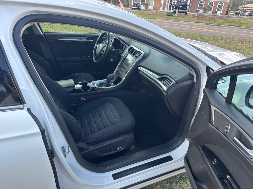 2016 Ford Fusion Image 18