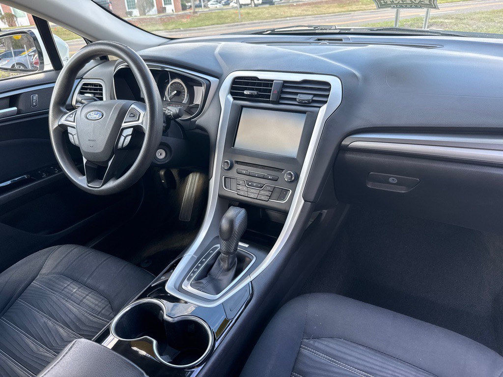 2016 Ford Fusion Image 19