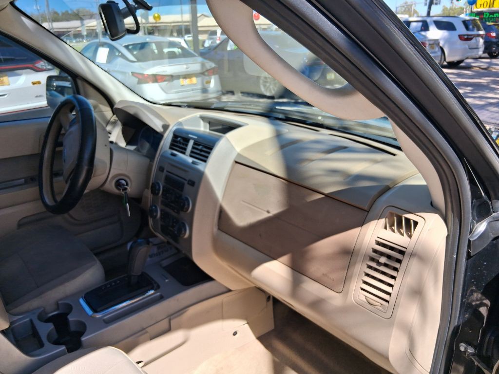 2011 Ford Escape Image 24