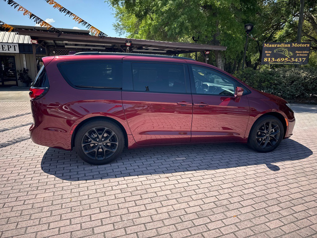 2022 Chrysler Pacifica Image 8
