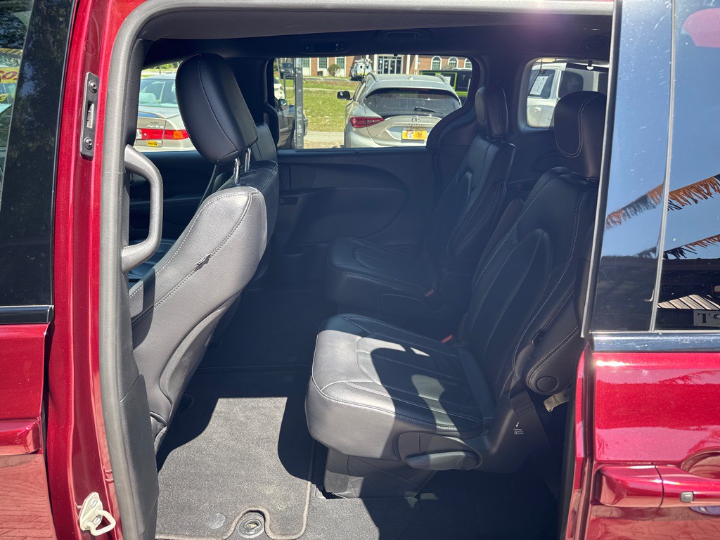 2022 Chrysler Pacifica Image 18