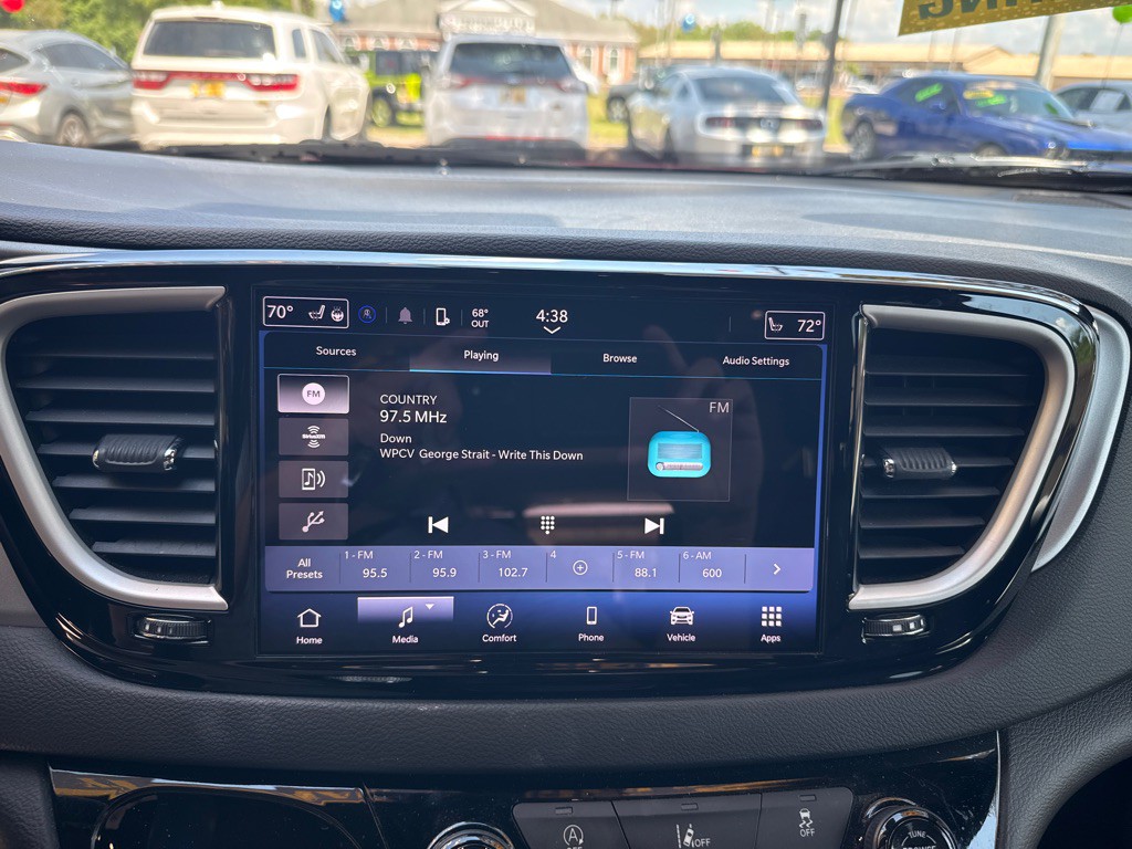 2022 Chrysler Pacifica Image 30