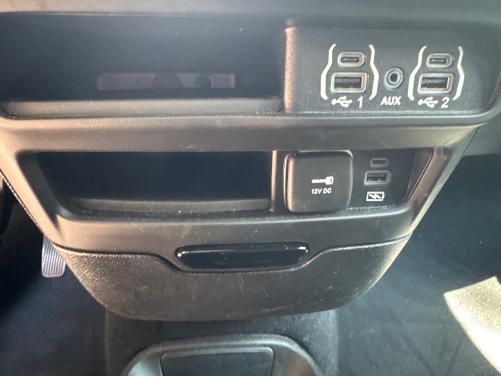 2022 Chrysler Pacifica Image 32