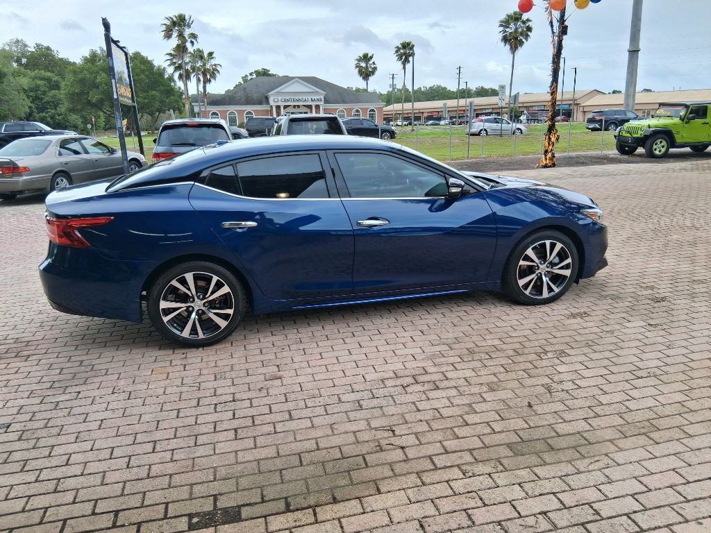 2017 Nissan Maxima Image 11