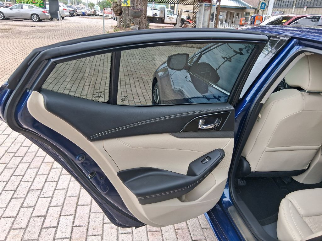 2017 Nissan Maxima Image 13