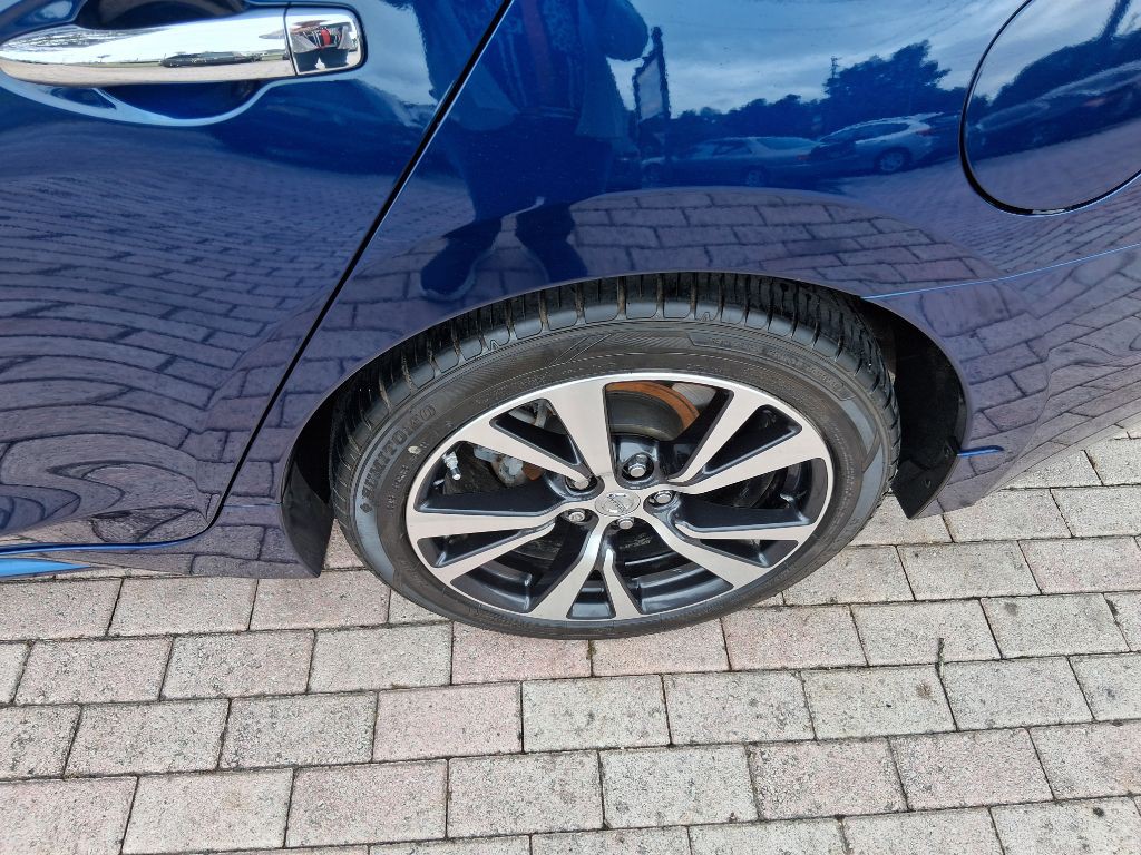2017 Nissan Maxima Image 15