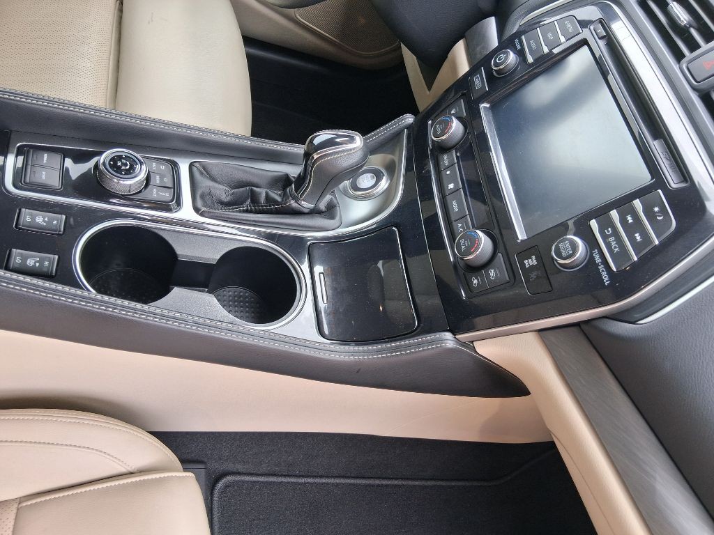 2017 Nissan Maxima Image 24