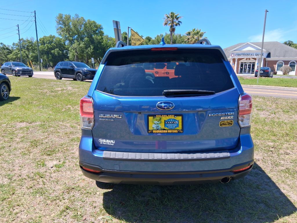 2017 Subaru Forester Image 6