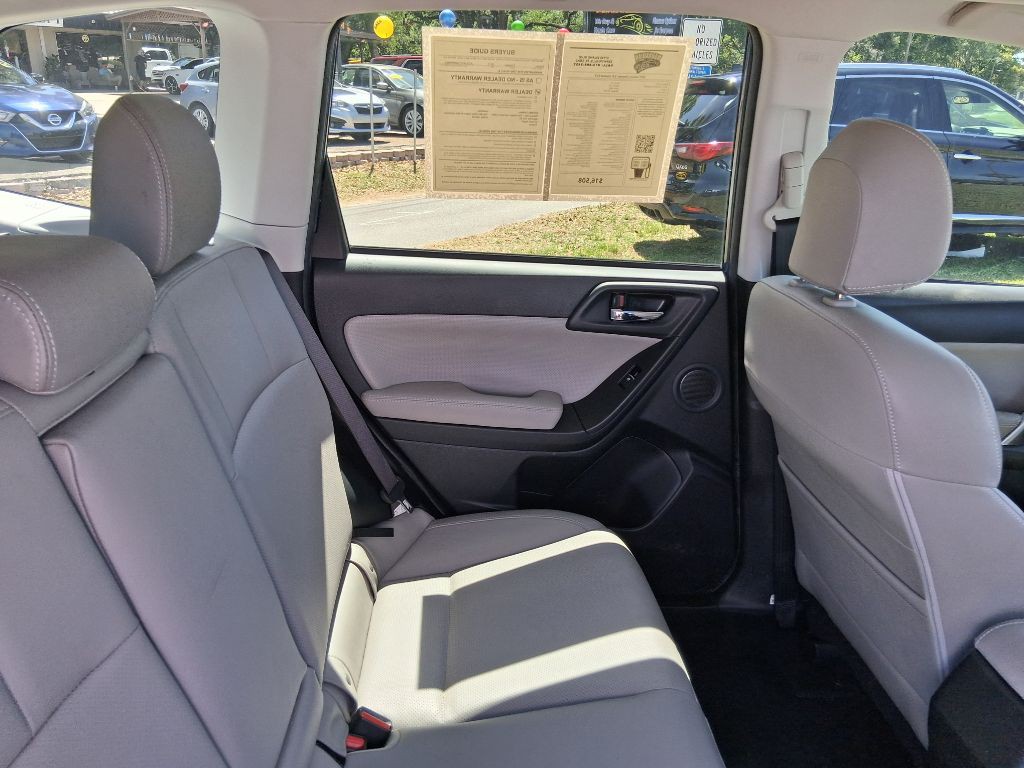 2017 Subaru Forester Image 12