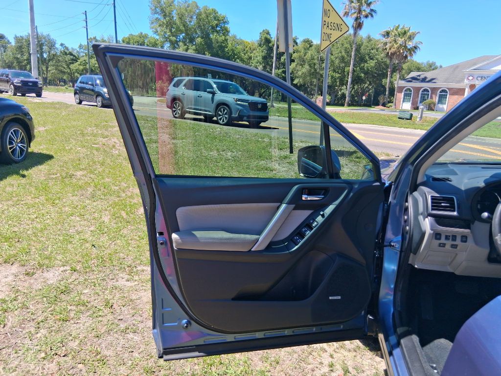 2017 Subaru Forester Image 22