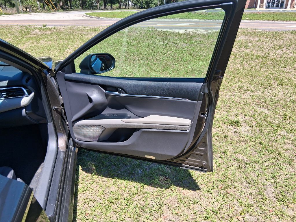 2018 Toyota Camry Image 16