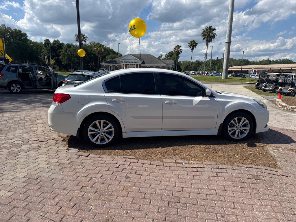 2013 Subaru Legacy Image 9